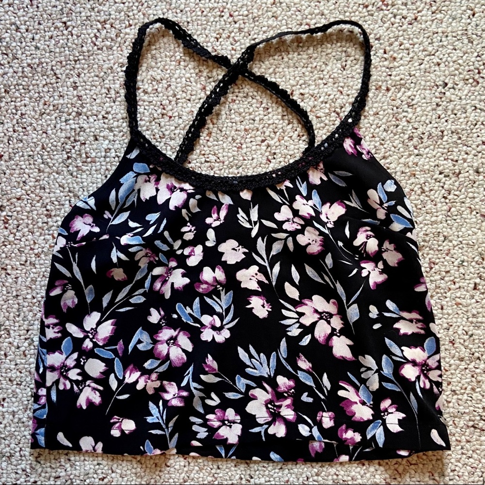 Kendall&Kylie Black Flowered Crop Top